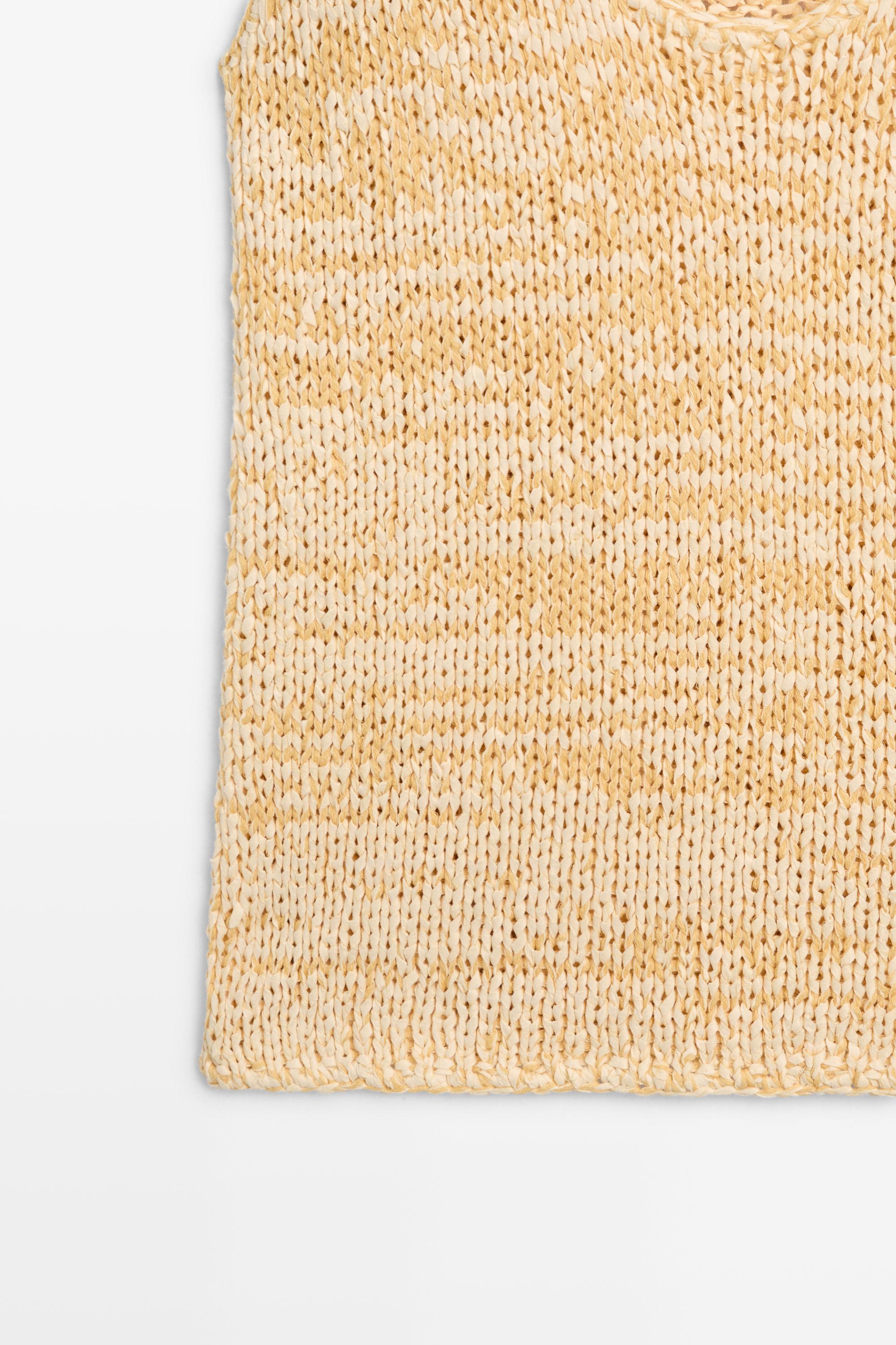 Round neck knit top